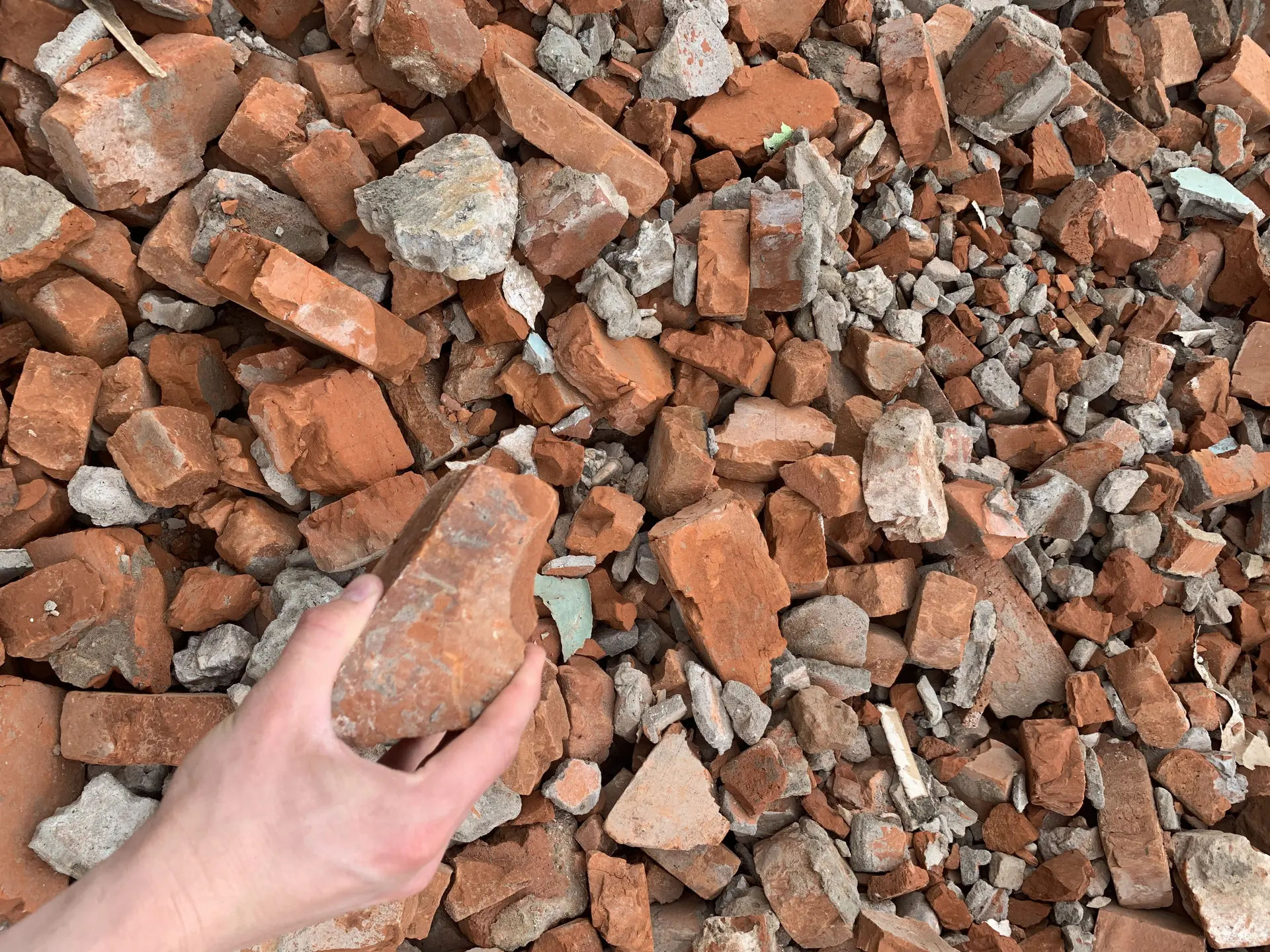 Подборка "Преимущества боя кирпича в отсыпке дачных дорог"