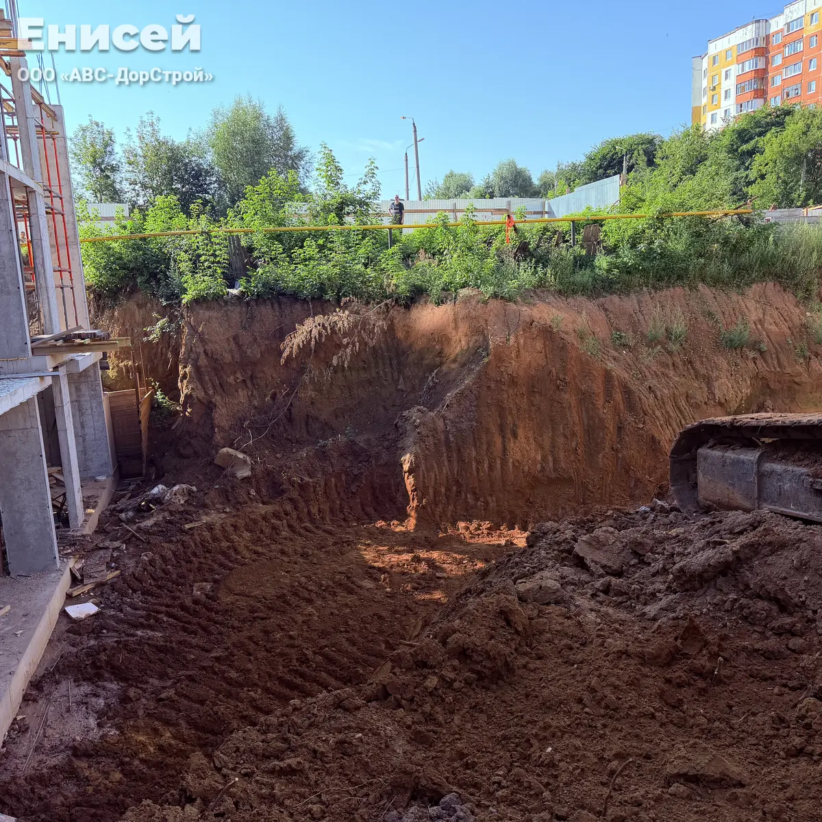Разработка котлована под МКД в г. Перми, на ул. Капитана Гастелло, д. 21.