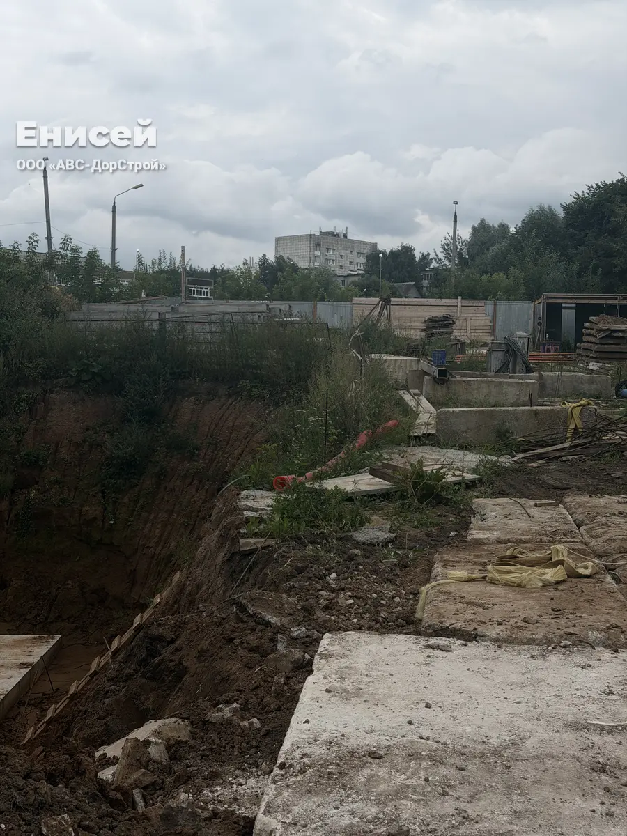 Разработка котлована под МКД в г. Перми, на ул. Капитана Гастелло, д. 21.