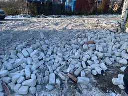 Объявление "Бой кирпича с доставкой"